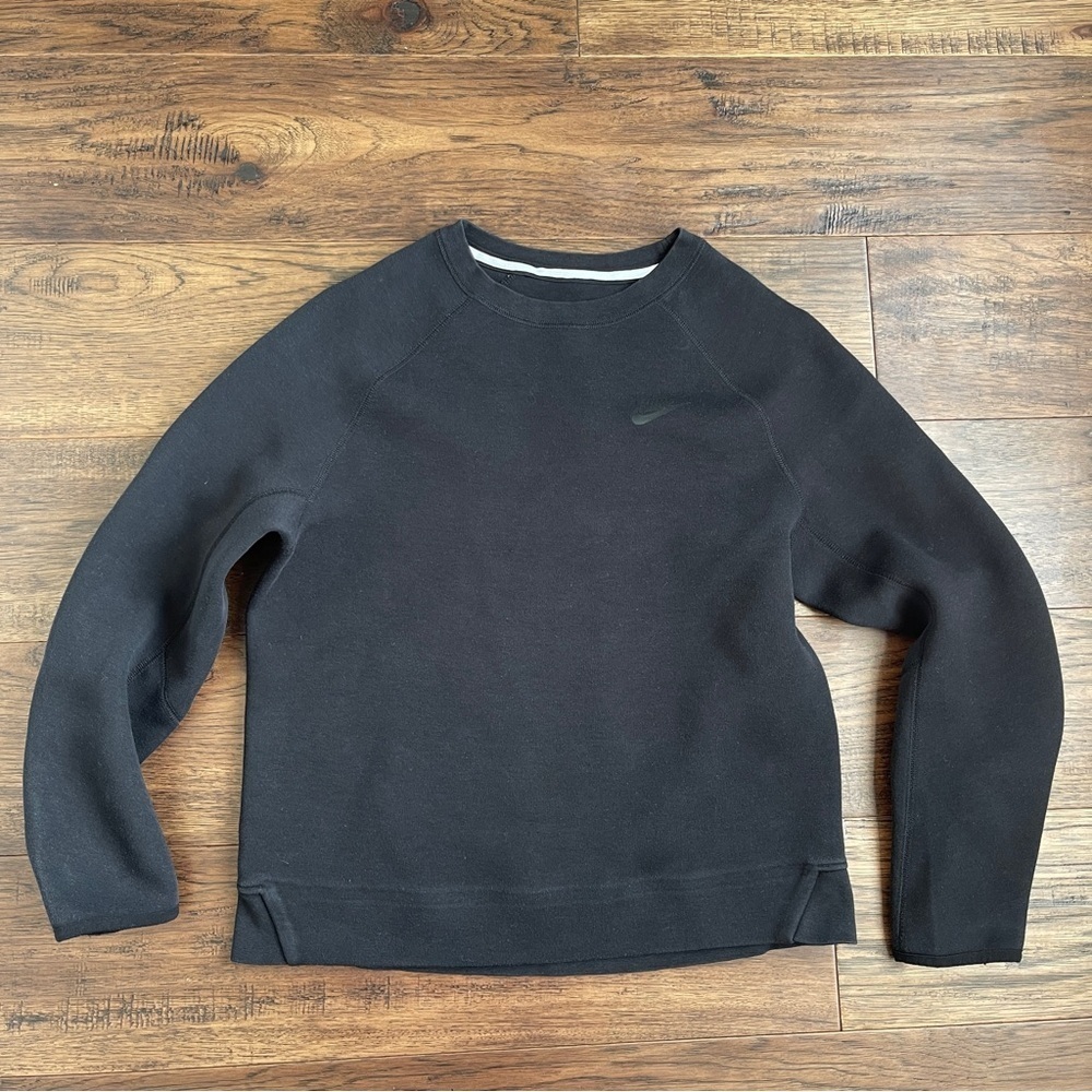 Nike Boys Black Crewneck Sweatshirt Tech fleece size XL casual sporty